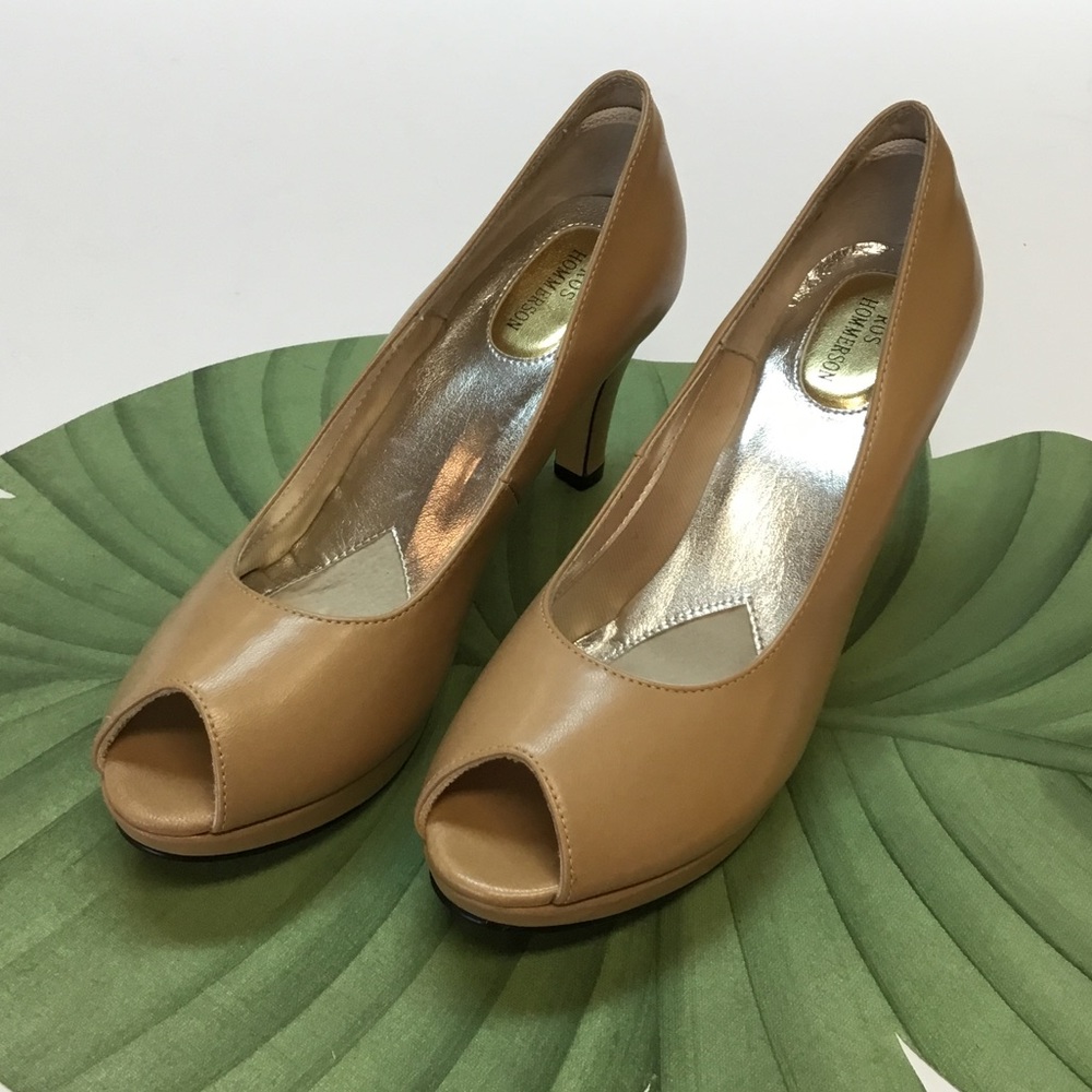 New Neutral Pumps. Ros Hommerson - Picture 3 of 7